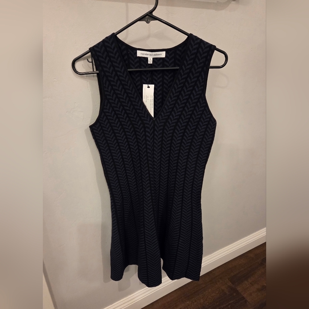 NWT cupcakes & cashmere Black Sleeveless Top